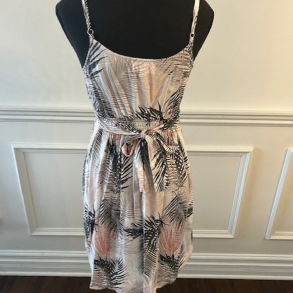 BELLA DAHL - Belted Smocked Back Dress in Sunset Palm - Picture 4 of 7